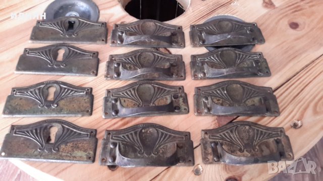 Стари метални дръжки за шкафчета , снимка 1 - Антикварни и старинни предмети - 38005563