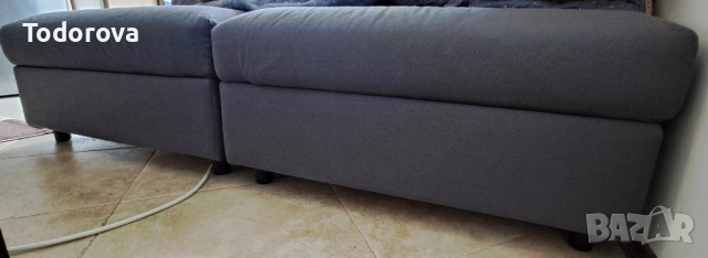 Легло състоящо се от два модула/табуретки                                