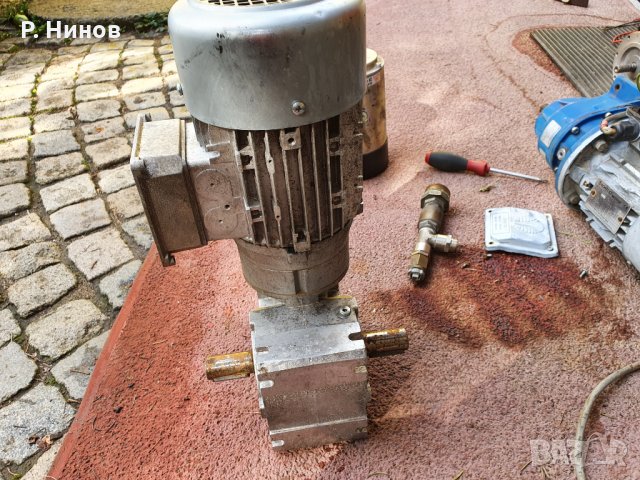 Монофазен ел.двигател/електромотор/електродвигател с редуктор 2.2kW 120 оборота със спирачка, снимка 4 - Електродвигатели - 35089971