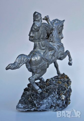 Конник, скулптура върху скъпоценен минерал, снимка 3 - Статуетки - 40539941