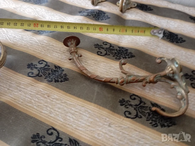 Три стари бронзови закачалки, снимка 3 - Други ценни предмети - 50937274