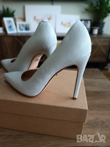 Кожени обувки с животински мотив 