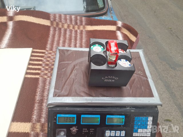 Рекламна стойка на казино Рила с жетони и празна кутия от боро, снимка 2 - Колекции - 42299512