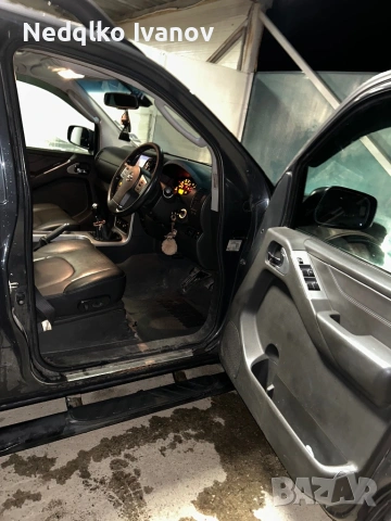 Nissan Navara 2.5 dCi 4x4 – Пълен пакет, хардтоп, снимка 9 - Автомобили и джипове - 53930046
