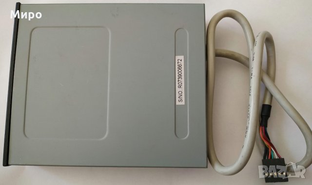 Адаптер-четец на карти памет, снимка 2 - Кабели и адаптери - 30383763