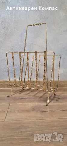 Винтидж месингова газетница / поставка за списания (Mid-Century Modern)