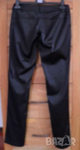 Дамски черен панталон от еластичен сатен, снимка 4 - Панталони - 54298610