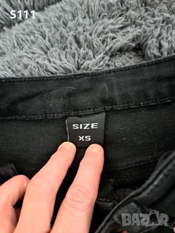 Ефектни, черни дамски дънки с капси и камъчета, снимка 4 - Дънки - 50059211