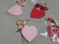 Стилен цветен кожен ключодържател с форма на сърце и щампован надпис , снимка 1 - Романтични подаръци - 36425323