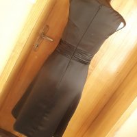 Черна елегантна рокля под коляно С, снимка 2 - Рокли - 29770554