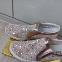 Розови обувки с камъни, снимка 3 - Дамски ежедневни обувки - 40222969