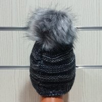 Нова дамска плетена шапка тъмносин меланж с помпон/пух, снимка 5 - Шапки - 30963365
