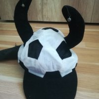 Футболна шапка със звънчета, снимка 1 - Футбол - 29429737