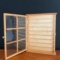 Малка дървена витрина за колекции, снимка 3 - Антикварни и старинни предмети - 44306705