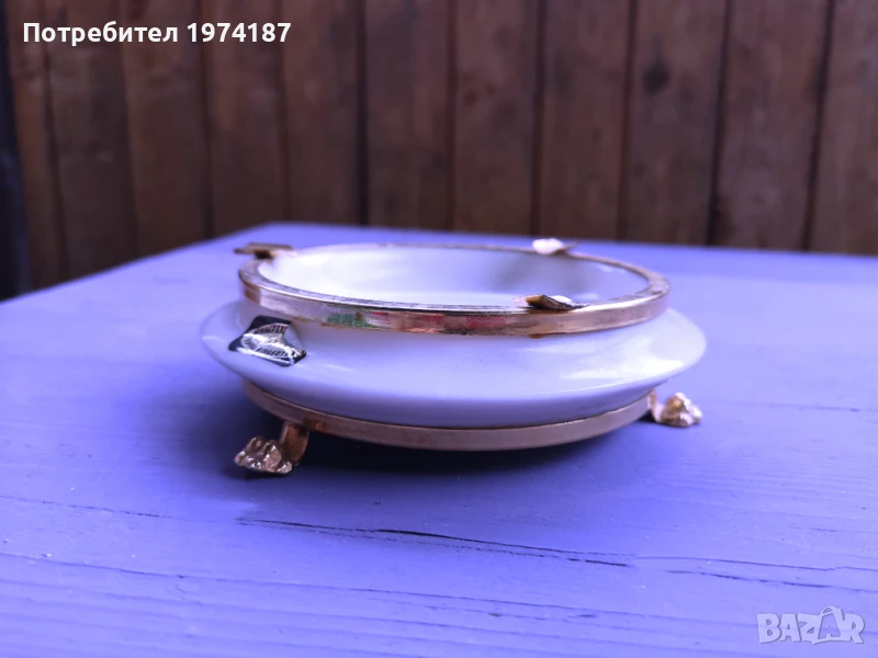 Ново. Голям пепелник със златисто, снимка 1