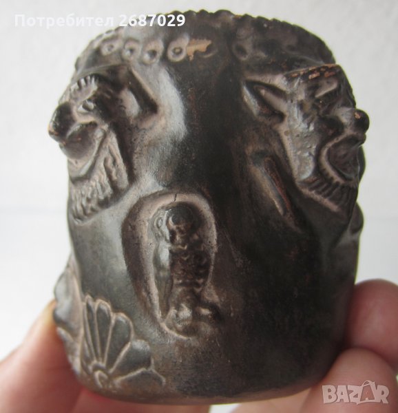 Две различни: Стара чаша керамика, с театрални маски, антика и друга с печати, снимка 1