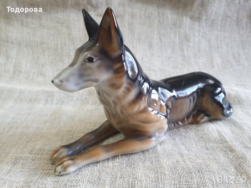 Порцеланова  фигура-куче, снимка 1