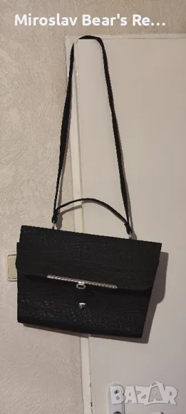 Чисто нова дамска , кожена чанта с две големи отделения и посредата по малко , снимка 1