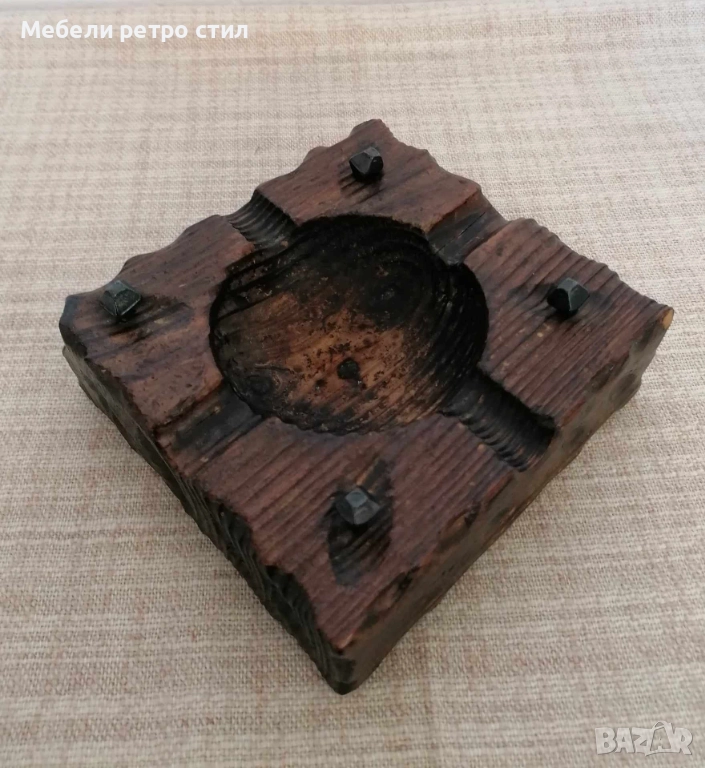 Масивен  дървен пепелник с ръчна резба и характерна визия. Изработен от плътно  дърво., снимка 1