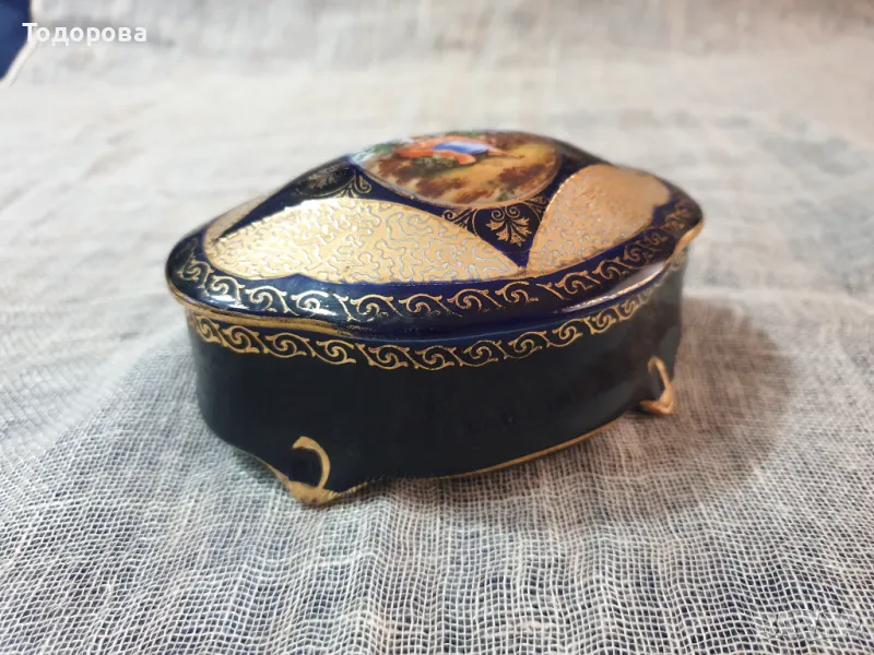 Порцеланова кобалтова бижутиера, снимка 1