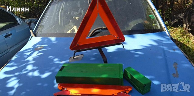 Аварийни триъгълници за автомобили, снимка 2 - Части - 42280104