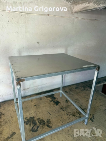 Метална работна маса 