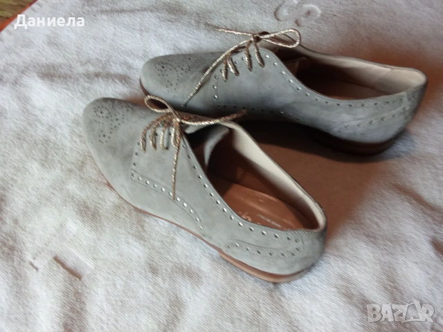 Продавам дамски елегантни обувки, велурени