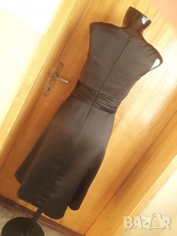 Черна елегантна рокля под коляно С, снимка 2 - Рокли - 29770554