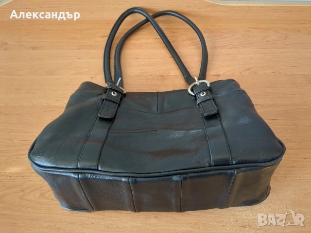 Черна дамска чанта от естествена кожа, снимка 3 - Чанти - 54323755