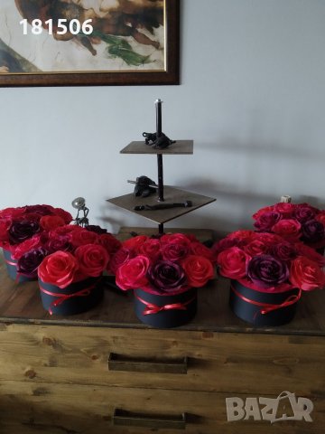  Цветя от креп хартия в кутия, снимка 2 - Изкуствени цветя - 27100148