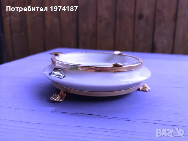 Ново. Голям пепелник със златисто, снимка 1