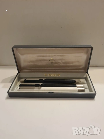 Предлагаме за продажба този елегантен комплект Parker Vector Standard