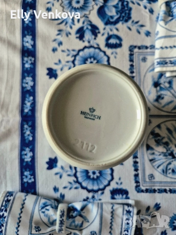 Ваза Heinrich от бисквитен порцелан с релефен декор, снимка 2 - Вази - 52888249