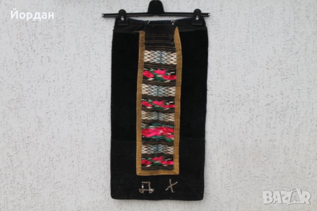 Престилка бродирана със сърма 