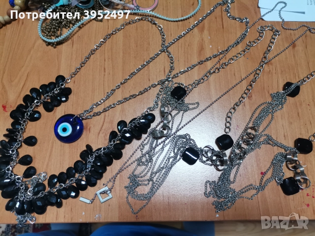 Накити обеци гривни