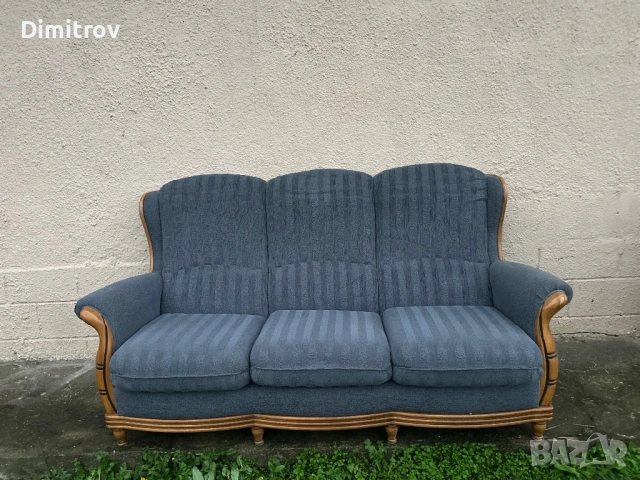 Диван с масивна дървена основа