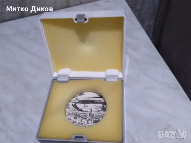 Пластмасова кутия за оптика на Прецизион Йена ГДР винтидж 115х95х53мм, снимка 10 - Колекции - 48968834