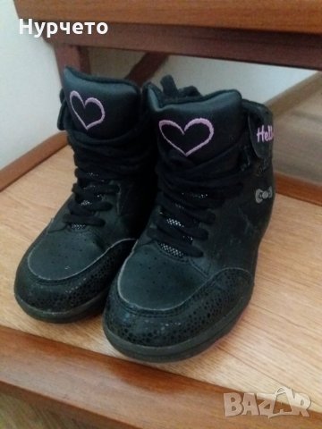 Кожени кецове Hello Kitty и кецове LC Waikiki , снимка 2 - Детски обувки - 31994268