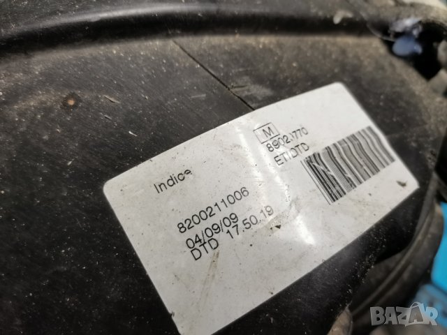 Десен фар Дачия Логан, снимка 10 - Части - 35381376