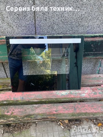 Продавам отлично предно стъкло с дръжката за готварска печка за вграждане Voltel