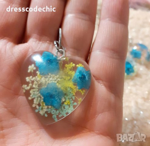 Обеци и колиета с Незабравки, снимка 4 - Бижутерийни комплекти - 35429064