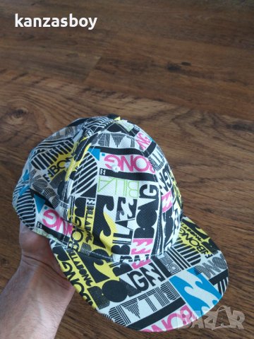 billabong - страхотна шапка 100% оригинал отлично състояние универсален р, снимка 4 - Шапки - 36782675