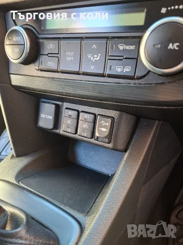 Toyota Auris 1.33 vvti, снимка 12 - Автомобили и джипове - 56509824
