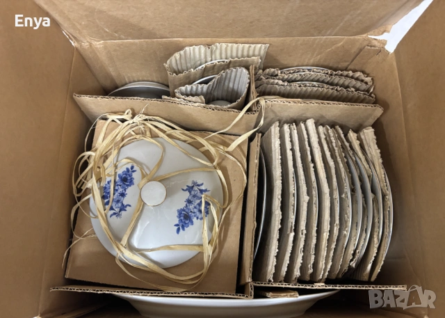 НОВ Български порцеланов сервиз за хранене - 25 части