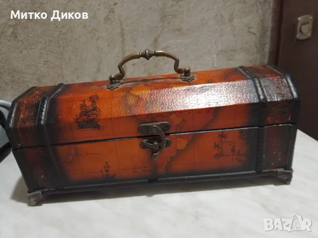 Подаръчна дървена кутия за бутилка 344х124х140мм и футболна обувка за водка нова без нея