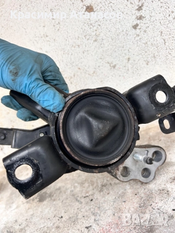 Тампон двигател за Тойота Авенсис T27.десен горе 2009–2013, снимка 13 - Части - 46519492