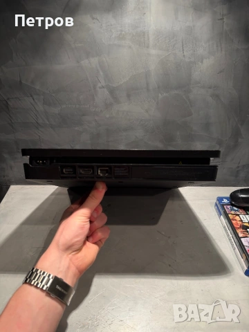 КАТО ЧИСТО НОВ Ps4 1TB + GTA 5 + Watch Dogs 2 + F1, снимка 8 - PlayStation конзоли - 54312893