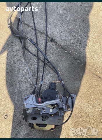 Chrysler voyager 2004година брави врати и багажник, снимка 7 - Части - 40493794