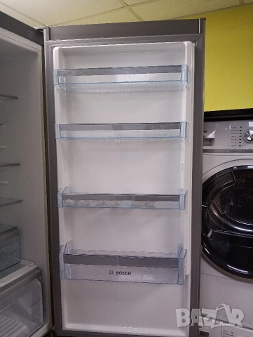 Иноксов комбиниран хладилник с фризер Бош Bosch Total No Frost 2 години гаранция!, снимка 12 - Хладилници - 52580173