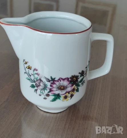 Каничка за мляко* Чинийка* Бг порцелан* " Китка" Цената е за двете, снимка 3 - Сервизи - 51099826